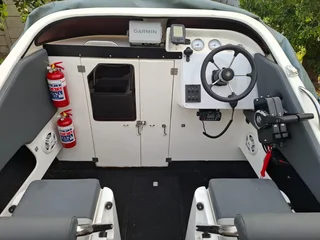 Cabin boat / Cabin cruiser