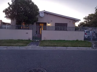 Space And Style Under One Roof In Kensington