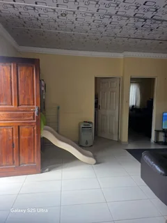 Flat - Umhlatuzana, Collier Avenue