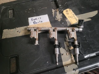 Ford eccoboost 1.0 injector and injector rail