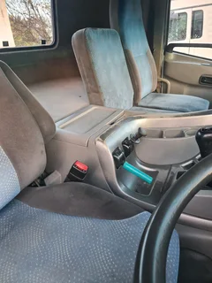 UD 350 Truck Tractor single diff