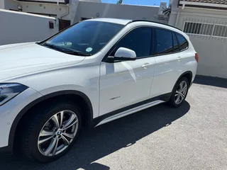 White BMW X1