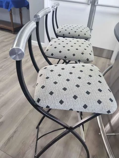 Bar with 4 chairs and wine rack