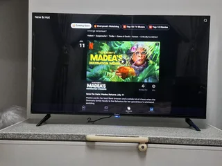 43 FRAMELESS SMART TV BRAND NEW SEALED BOX