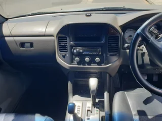 2004 Mitsubishi Pajero 3.8i  GLS SWB AT