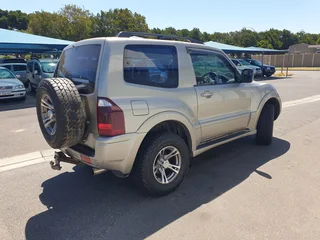 2004 Mitsubishi Pajero 3.8i  GLS SWB AT