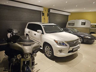 White Lexus LX 570 with 300km available now!
