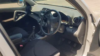 2011 Toyota RAV4 2.2 D-4D GX 4x4 - low km&#39;s