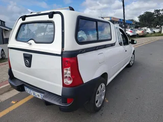 Nissan Np2oo
