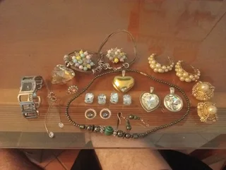 Assorted Jewellery