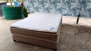 Double bed Postureland pillow top mattress and base in great condition and very comfortable