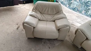 Genuine full leather lounge suit 3.2.1 beautiful condition very comfortable and clean