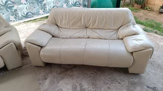 Genuine full leather lounge suit 3.2.1 beautiful condition very comfortable and clean