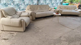 Genuine full leather lounge suit 3.2.1 beautiful condition very comfortable and clean