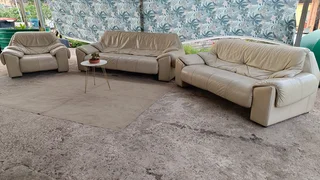 Genuine full leather lounge suit 3.2.1 beautiful condition very comfortable and clean