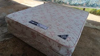 Queen size bed rest assured mattress and base in good condition and very comfortable