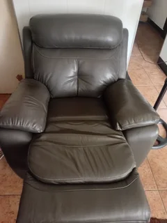 6 piece Grey leather  recliner  lounge set R25500