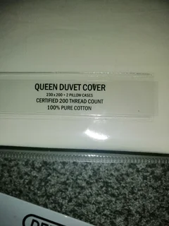 QUEEN DUVET SET WITH PILLOW CASES