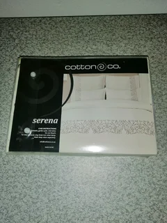 QUEEN DUVET SET WITH PILLOW CASES