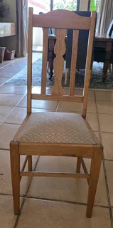 Solid Oak dining room chairs (4 chairs)