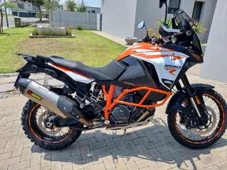 2019 KTM Adventure R &#43; 2M Sport trailer
