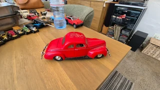 1940 Ford Deluze scale 1/24 collectors item.