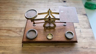 Vintage Warranted Accurate Brass Scale Made In England With Weights.