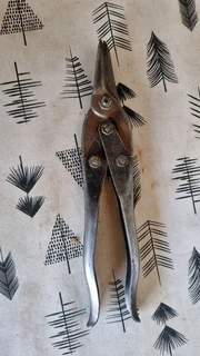 Vintage WISS tin snips for R80.