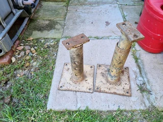 Metal prop feet and tops up for grabs only R100.