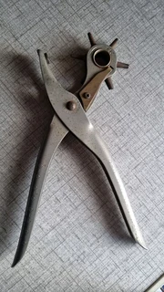 Maun industries revolving 6 hole leather punch no 2230 made in england used