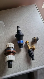 Plumbing valves ect up for grabs. Take the lot for R500.