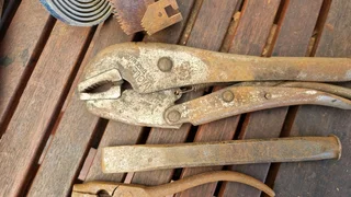 Vitage tools up for grabs at R120.