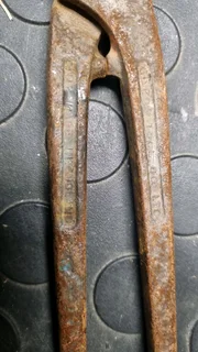 GILBOW NO 80. CUTTERS 10&#34; snips.