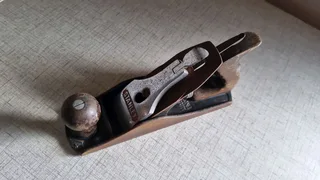 Stanley no 4 hand planer for sale.  Handle has crack.