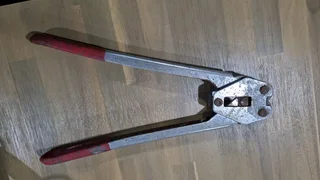 YBICO 1/2” Strapping Coil Banding CRIMPER TOOL HAND, Good used conditi