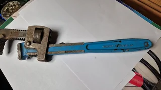 Gedore pipe wrench 350mm only R150.
