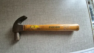 Wood Handle Nailing Hammer Curve Claw, 24 oz. Famastil.