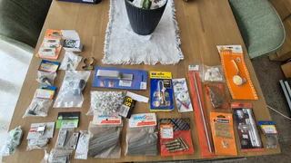 Loose DIY accessories that are very useful.