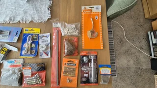 Loose DIY accessories that are very useful.