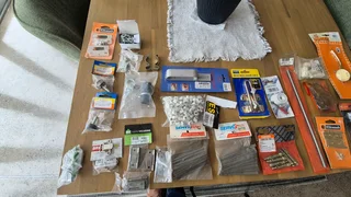 Loose DIY accessories that are very useful.