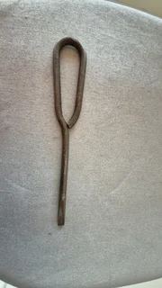 Vintage metal Pillips screwdriver up for grabs.