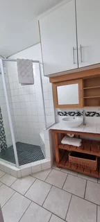 Fully furnished Bachelor and One bedroom flat in upmarket Meerensee , Richards Bay