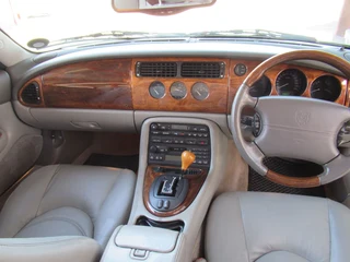 2002 Jaguar XKR 4.0 SC (A) Convertible