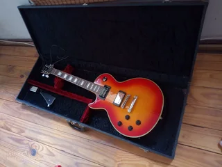 Guitar - electric left hander