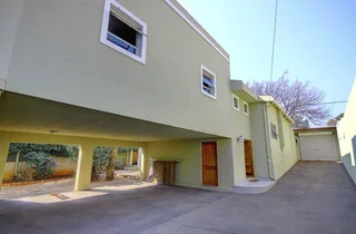 LARGE SINGLE ROOMS AVAILABLE IN WESTDENE STUDENT RESIDENCE