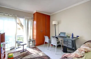 LARGE SINGLE ROOMS AVAILABLE IN WESTDENE STUDENT RESIDENCE