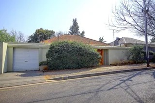 LARGE SINGLE ROOMS AVAILABLE IN WESTDENE SENIOR STUDENT RESIDENCE