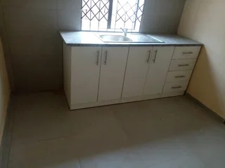 1 Bedroom cottage available in Glenwood near Penzance Primary School