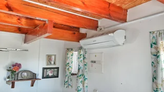 Charming 2-Bedroom Gem with Vineyard Views in Idasvalley