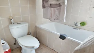 Charming 2-Bedroom Gem with Vineyard Views in Idasvalley